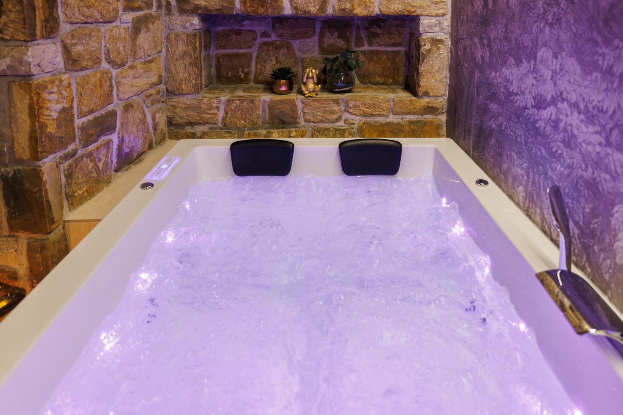 Vila Robida Rooms & Spa Crni Kal ภายนอก รูปภาพ