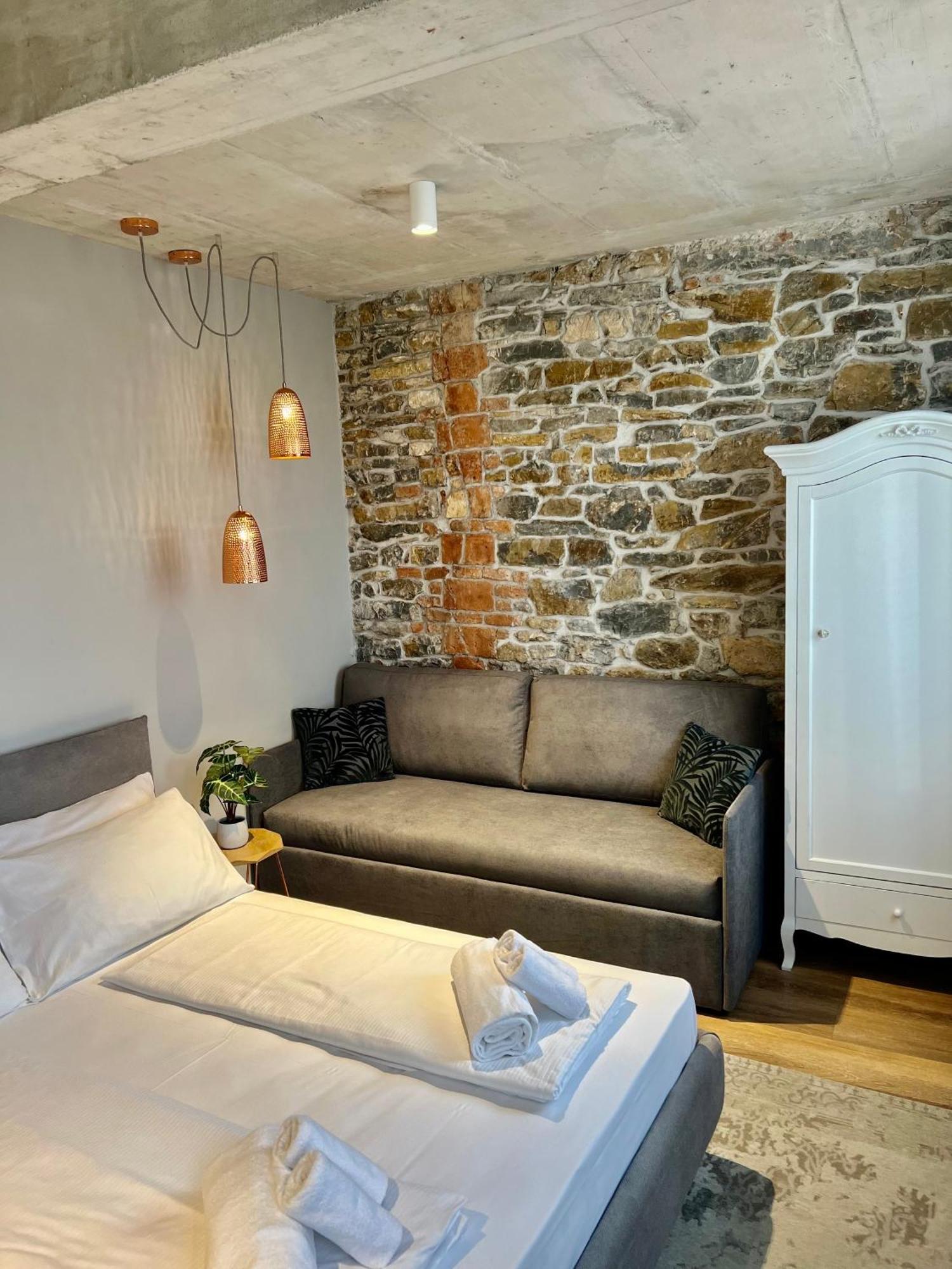 Vila Robida Rooms & Spa Crni Kal ภายนอก รูปภาพ