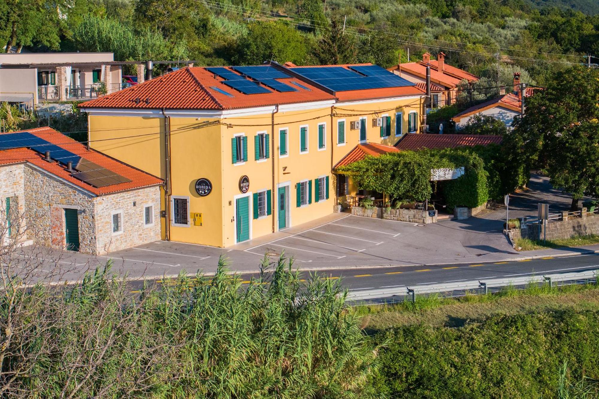 Vila Robida Rooms & Spa Crni Kal ภายนอก รูปภาพ